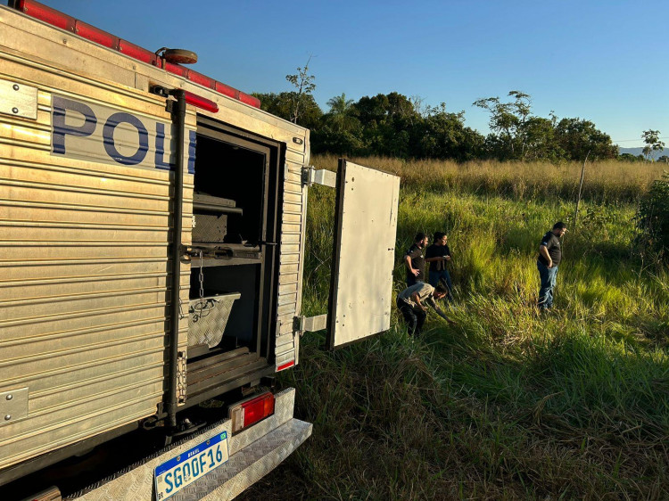 Corpo De Jovem Encontrado Amorda Ado E As M Os Amarradas Em