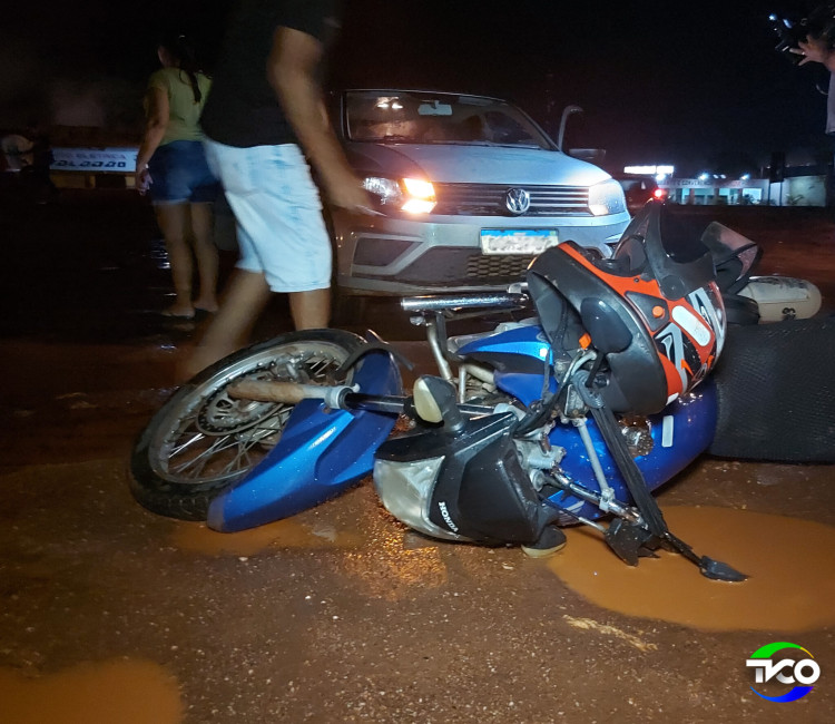 Colisão entre carro e moto gera debate sobre preferência em cruzamento