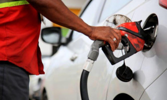 Petrobras reduz preço da gasolina em R$ 0,13 para distribuidoras