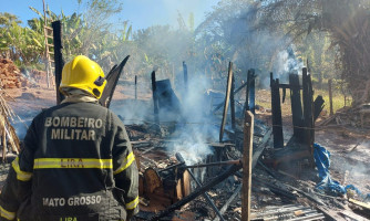 Após discussão mulher coloca fogo na casa do ex marido em Pontes e Lacerda