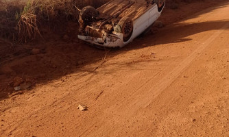 Colisão na Estrada do Matão resulta em carro capotado e motorista ferido