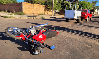 Colisão violenta entre carro e moto deixa uma pessoa ferida em Pontes e Lacerda