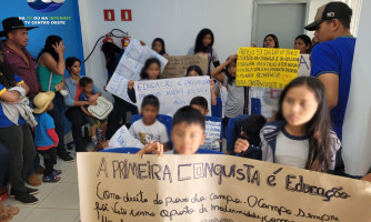 Comunidade da Vila Matão ocupa Prefeitura em protesto contra fechamento da escola local