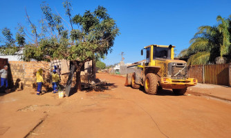 Construída em área irregular, casa é demolida em Pontes e Lacerda