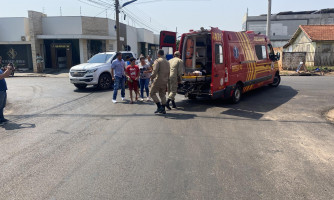 Criança de 10 anos fica ferida após acidente de trânsito na rua Goiás