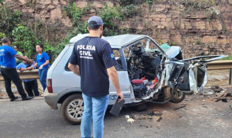 Três pessoas morrem em acidente entre carro e caminhão na Serra do Mangaval em Cáceres
