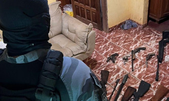 Homem é detido vendendo armas de fogo e munições no bairro jardim morada da serra