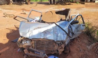 Acidente Grave: Cinco pessoas são encaminhadas ao hospital após colisão entre carro e carreta na MT-473