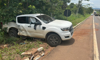 Caminhonete faz conversão proibida na rodovia e provoca acidente em Pontes e Lacerda