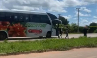 Policiais interceptam ônibus sequestrado por venezuelano com 19 passageiros