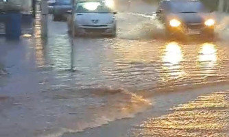 Pontes e Lacerda: Fortes chuvas transformam ruas em rio nesta quinta-feira
