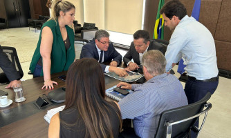 Deputado Valmir Moretto reforça compromisso com a Saúde durante visita ao Palácio Paiaguás em Cuiabá