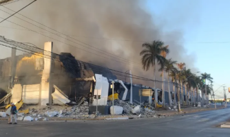 shopping é destruído por incêndio em Cuiabá