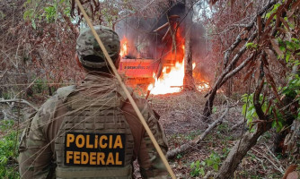 Policia Federal faz operação apreende armas,ouro e queima equipamentos no garimpo Sararé