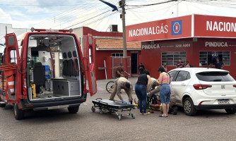 Após acidente, motociclista é atendido pelo corpo de Bombeiros