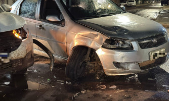 AGORA: Acidente entre Siena e Fiat Strada deixa trânsito congestionado em Pontes e Lacerda