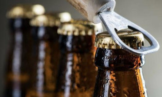 Bêbado tenta pagar corrida de aplicativo com resto de cerveja em Pontes e Lacerda