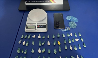 Polícia Militar flagra suspeito com 55 porções de pasta base de cocaína