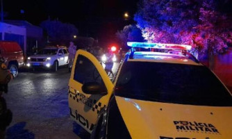 Homem é assassinado a tiros em Cáceres e mulher é encontrada chorando em cima do corpo
