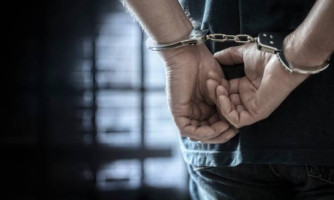 Homem esfaqueia esposa mais de 10 vezes. Polícia faz prisão em flagante