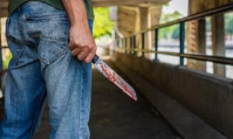 Mulher é esfaqueada cinco vezes por homem durante discussão em bar de Pontes e Lacerda