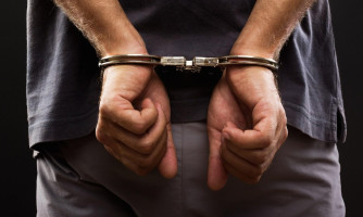 Homem é preso suspeito de estuprar a própria filha de 13 anos