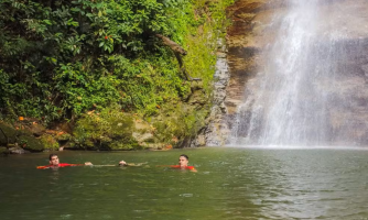 Jovem é resgatado após pular de cachoeira e bater a cabeça em MT
