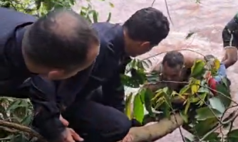 Tromba d’Água surpreende banhistas e Polícia Militar Salva Criança em Vila Bela