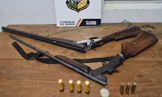 Polícia Militar apreende espingardas e prende dois homens por porte ilegal em zona rural