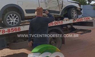 Carro capota após atingir anta na região de Porto Esperidião