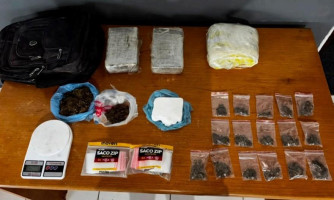 PM detém três suspeitos e apreende mais de 4,5 quilos de drogas em ação integrada, em Quatro Marcos