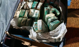 APREENSÃO DE DROGAS: Homem é preso com 35 tabletes de pasta base de cocaína em Comodoro