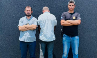 Homem preso por ameaçar matar companheira e filho adolescente com arma em Araputanga