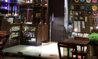 Acusado de ‘furar fila’, jovem leva 5 facadas em tabacaria