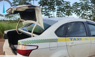 Bandidos roubam táxi e deixam motorista amarrado no Terminal Turístico em Pontes e Lacerda