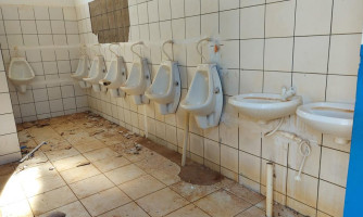 Banheiros do Terminal Turístico de Pontes e Lacerda estão abandonados