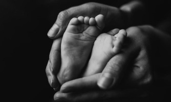 Bebê de 1 ano cai na piscina e morre afogado em Lambari D’Oeste
