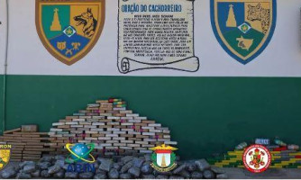 Bolivianos e brasileiros são suspeitos de atravessarem a fronteira a pé levando quase 280 kg de droga