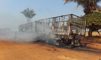 Carreta destruída: “Eu tentei usar o extintor, mas não teve jeito”, diz motorista