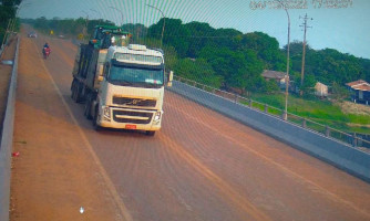 Carreta e tratores roubados em rodovia são recuperados na divisa de MT com a Bolívia