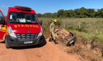 Carro com quatro ocupantes capota na estrada do Matão