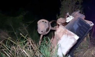 Colisão entre carreta e carro deixa idosos feridos na BR 174