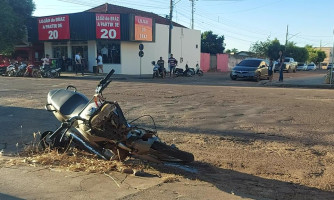 Colisão entre veículos deixa uma pessoa ferida no Centro; os dois condutores são menores