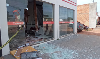 Com explosivos, bandidos tentam furtar Banco do Bradesco em Nova Lacerda