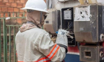Defensoria proíbe corte de energia elétrica de idosa por cobrança abusiva