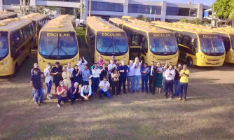 Deputado Valmir Moretto destina 8 ônibus para todas APAES da região Oeste