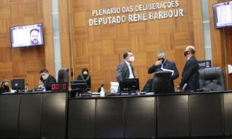 Deputados votam vetos e aprovam PLC que prevê gratificação para profissionais da saúde