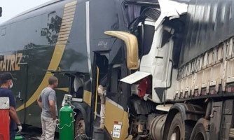 Dois garimpeiros que estavam em Pontes e Lacerda embarcaram em ônibus que se envolveu em acidente com carreta em Rondônia