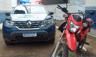 Drogas, dinheiro e moto são apreendidos com traficante em Pontes e Lacerda