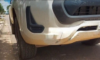Duas pessoas são atropeladas por camionete que invadiu a preferencial